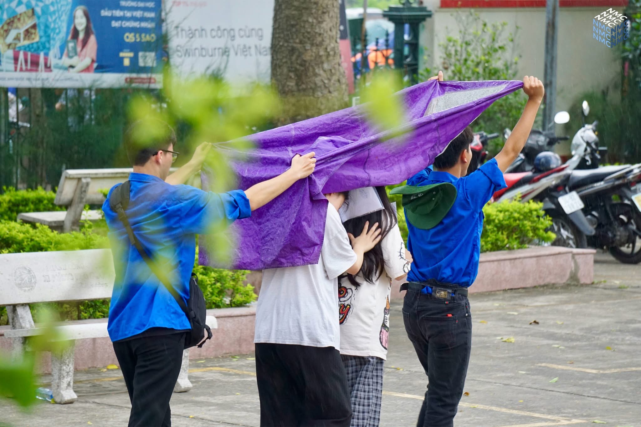 Nhấn để phóng to